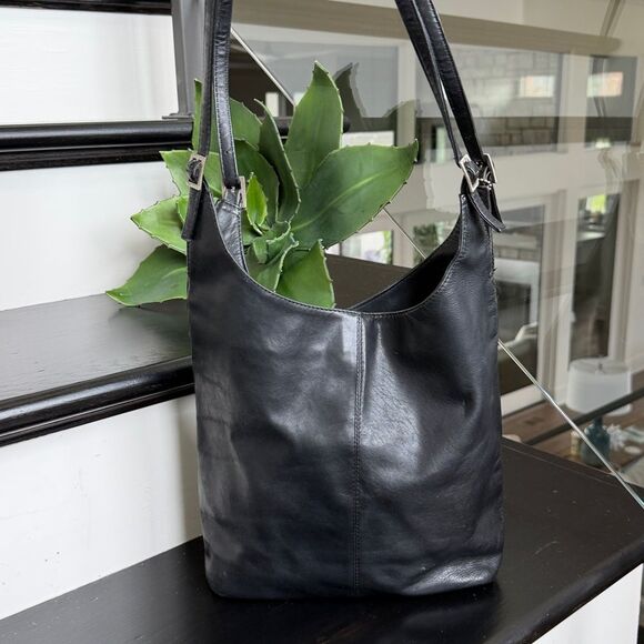 Genuine Leather Minimalist Shoulder Bag Soft Luxurious Adjustable Buckle Straps - Picture 2 of 12